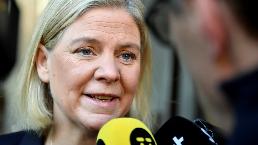 Socialdemokaternas partiledare Magdalena Andersson säger att hon och Vänsterpartiet nu har inlett förhandlingar för att hon ska accepteras som statsminister.