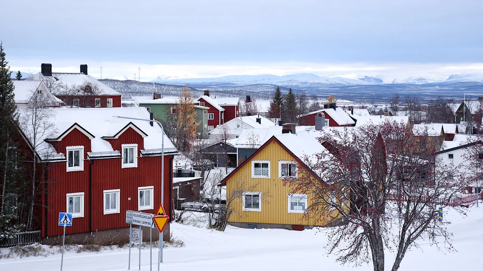 Bostadsbristen är stor i Kiruna vilket ställer till det för turistföretagen som behöver personal men inte kan erbjuda dem någonstans att bo. 