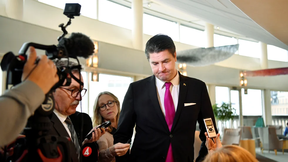 Sverigedemokraternas ekonomiskpolitiska talesperson Oscar Sjöstedt (SD) intervjuas efter finansutskottets möte i riksdagen. 
