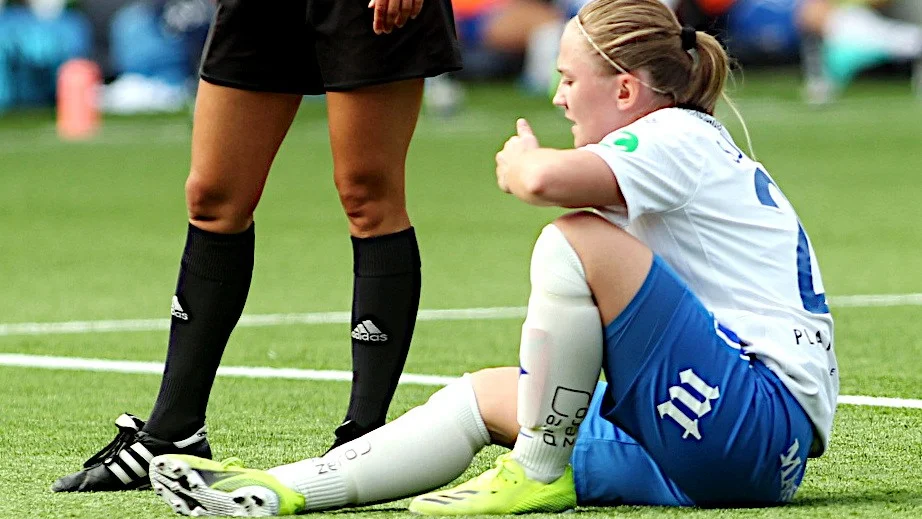 Katrineholmstjejen Ebba Sjögren får inget nytt kontrakt med IFK Norrköping och följer inte med klubben upp i allsvenskan.