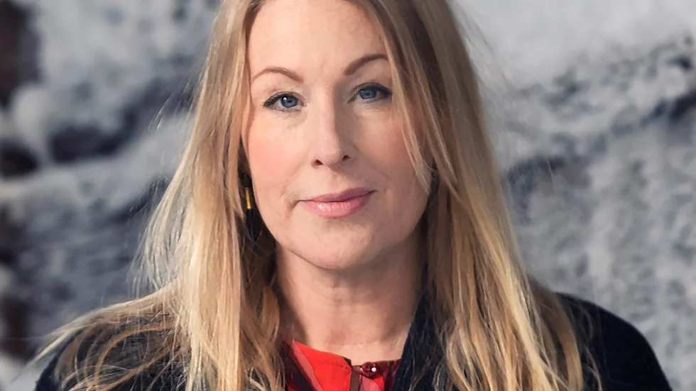 Sara Strömberg, tjänstledig kulturredaktör på Länstidningen i Östersund, har skrivit en debutroman vars främsta förtjänst är skildringen av landsbygden och dess människor.