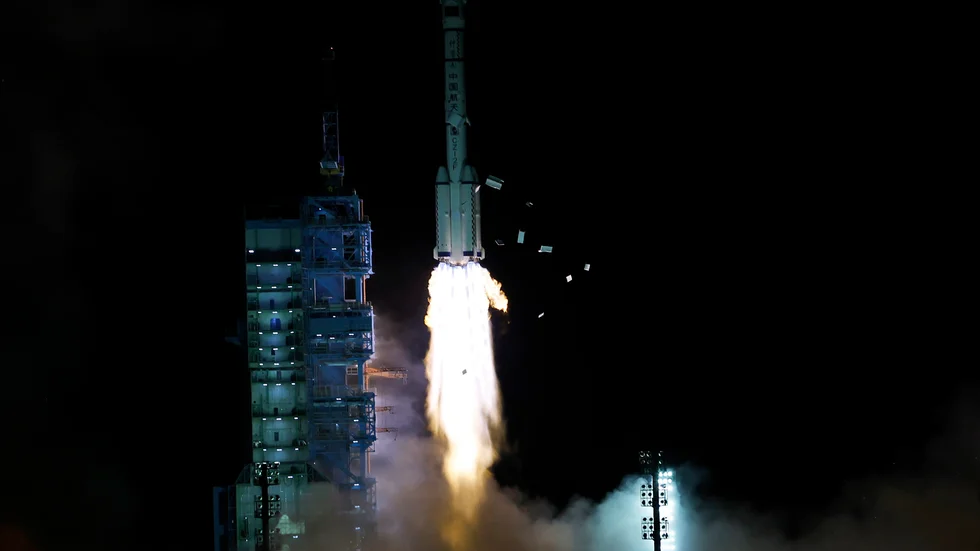 Shenzhou-13 vid avfärd.