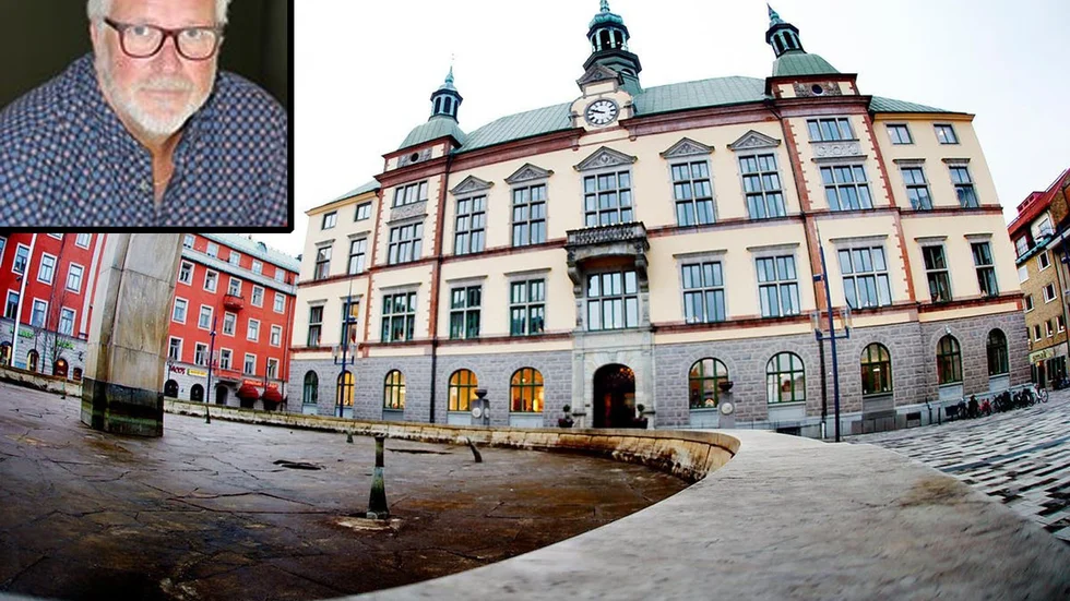 36 tjänster försvinner som en följd av nedskärningarna inom socialen och Mikael Larsson, ordförande för fackklubben Vision i Eskilstuna, uppger att många medlemmar är oroliga.