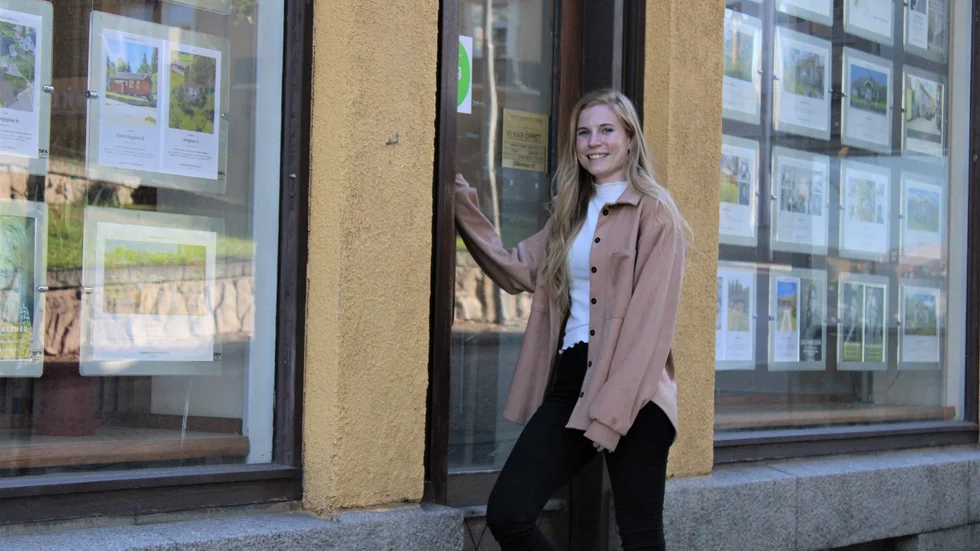 Lisa Danielsson, mäklare på Svensk fastighetsförmedling i Vimmerby, menar att ett hem som är fräscht och ger ett bra första intryck kan öka värdet med bortåt 100 000 kronor.