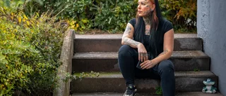 Michaela tar sitt yrke på blodigt allvar: "Någon ska bära motivet på sin kropp i resten av livet"