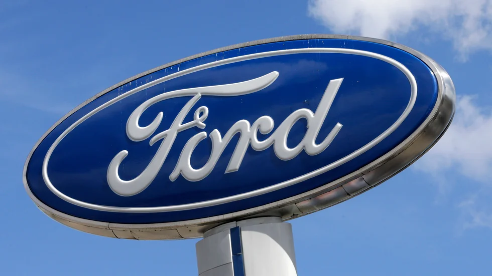 Biltillverkaren Ford satsar på ny anläggning för tillverkning av elbilskomponenter i Halewood, England. Arkivbild