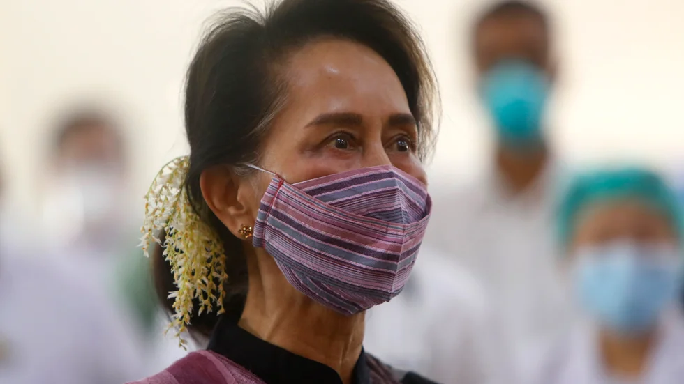 Aung San Suu Kyi har framträtt i domstol i Myanmar. Bilden är tagen före kuppen.