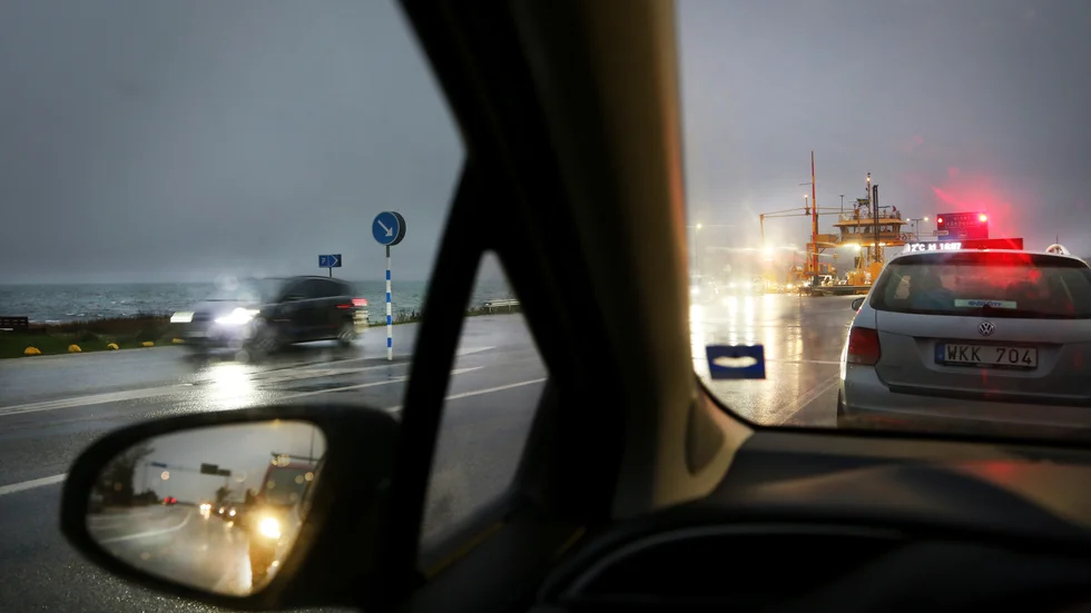 Förtur bara på sommaren kan snart vara ett minne blott. Nu stöttar personalen på färjorna Fåröborna i dera kamp för förtur året runt.