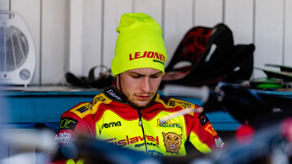 Kacper Woryna byter Lejonen mot Smederna i den svenska ligan.