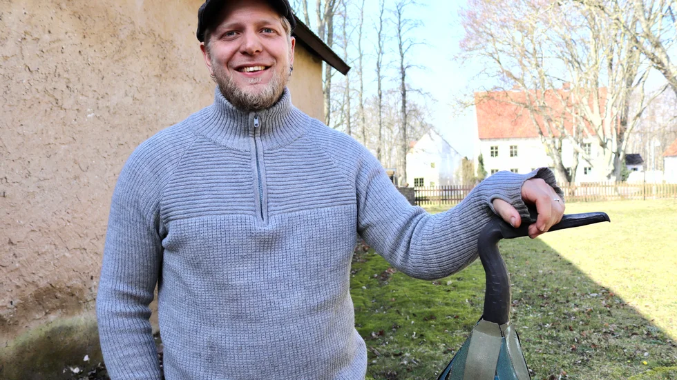 Mathias Wilson är ordförande för Sveriges konstsmidesförening. Hans utställning med smidda fåglar gästar Naturum i Vamlingbo från april till september.
