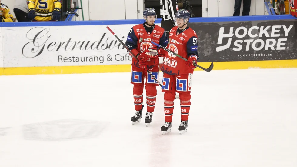 Ludvig Jardeskog (till vänster) var en av dagens tre bästa spelare enligt Sporten. Till höger finns hans backpartner Alfred Barklund.