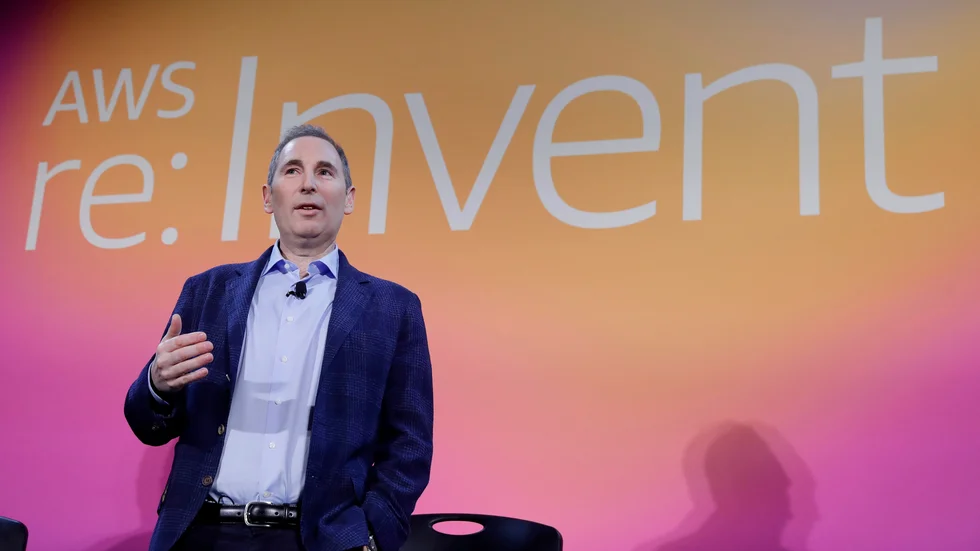 Amazonchefen Andy Jassy rekryterar för fullt just nu och höjer ingångslönerna för att locka till sig fler ansökningar. Arkivbild