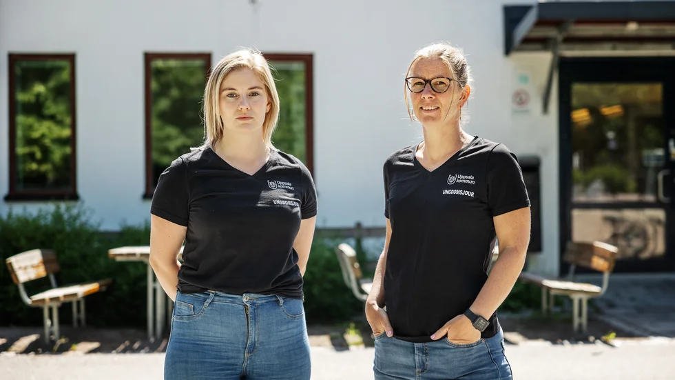 Språket på sociala medier är ofta väldigt hårt – men även i skolkorridorerna är det vanligt att ungdomar skriker ord som hora eller bög till varandra, enligt Julia Lindgren, fältsekreterare i skolan, och Malin Vans Méndez på Uppsala ungdomsjour.