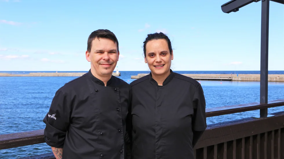 Remy Gloaguen och Palmira Sabina driver restaurangen i Herrvik. 