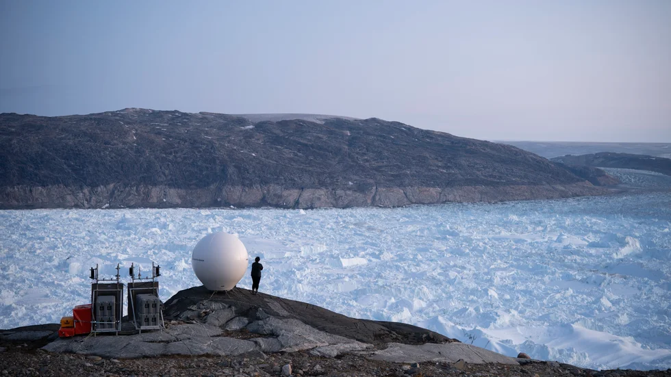 Om ni vuxna inte är villiga att göra de förändringar som behövs kan ni åtminstone vara ärliga om det, skriver  Yrsa Moraeus. Bilden från glaciären Helheim på Grönland.