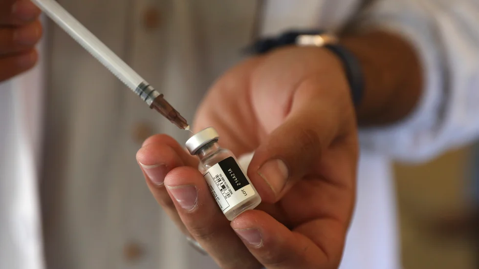 Vaccinationstakten har ökat i Västra Götalandsregionen, 70,5 procent av alla vuxna fått minst en dos vaccin.Arkivbild