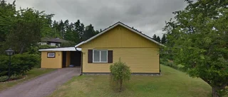 Nya ägare till 60-talshus i Åtvidaberg - prislappen: 2 800 000 kronor