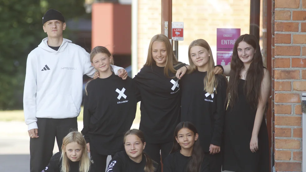 Elias Sandberg, Freja Fehne, Valentina Widlund, Nellie Larsson, Jessica Murray, Alva Segelstad, Alma Hoffman och Saga Olsson ska alla representera Sverige i EM i september. Saknas på bilden gör Cornelia Albornoz och Noah Corizza.
