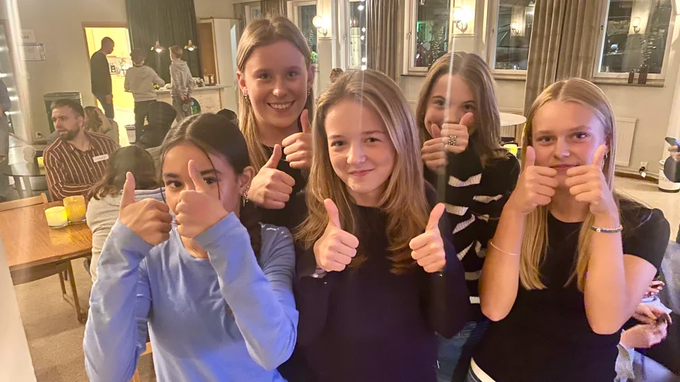 Vännerna Enya Hjälte, Ella Pettersson, Viola Brändström, My Jensen och Emma Pettersson gav tummen upp för Malmgatan 5. "Vi hängde på låset", sa Ella.