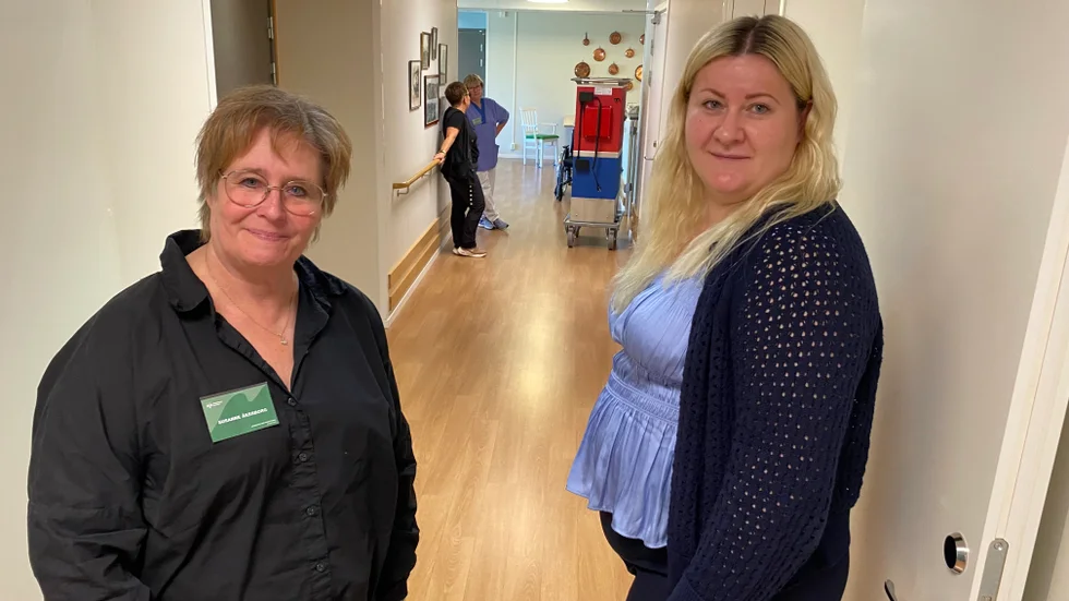 Nya enhetschefen Susanne Åkeborg och projektledare/enhetschefen Gorica Kuljanin Mlivic jobbar tillsammans för att göra övergången från privat till kommunal drift av Kopparsvanen 1-7 trygg för de boende. 
