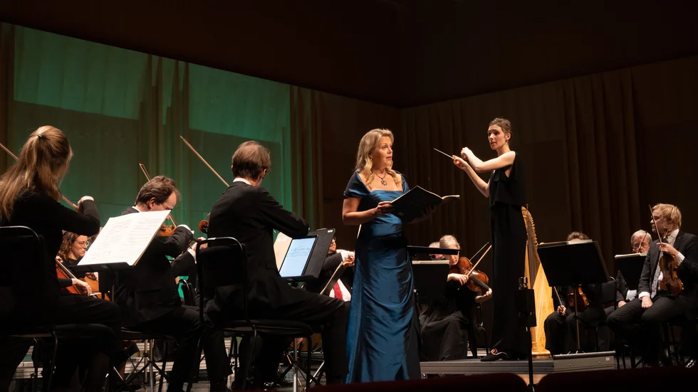 Sopransolisten Miah Persson och Norrbottens kammarorkester under ledning av Chloé van Soeterstède öppnade Klassiska serien i Kulturens hus.
