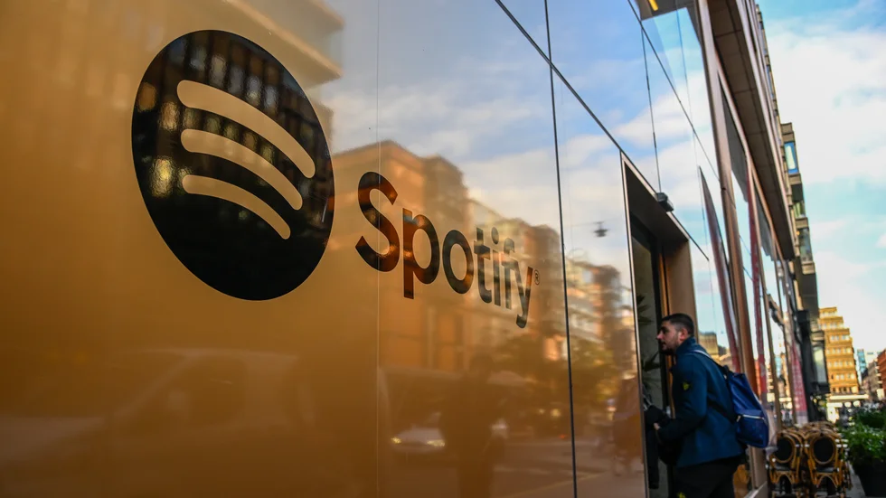 Svenska Dagbladet har avslöjathur organiserade kriminella använder Spotify för att tvätta pengar. I en krönika skriver Catarina Nitz om hur det det drabbar musiker. 