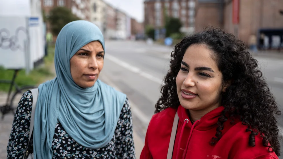 Köpenhamnsborna Azhar Hussein och Dania Al Naimi tycker definitivt att gängkriminaliteten är ett stort problem för Danmark.