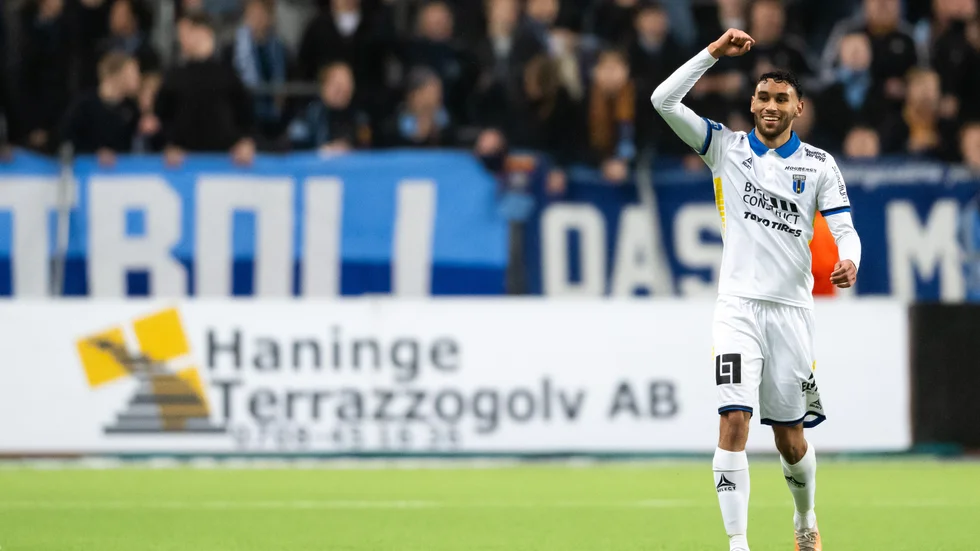 Sirius Joakim Persson firar ett av sina tre mål mot Djurgården.