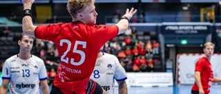 Fick lagkamrat över sig – skadade knät