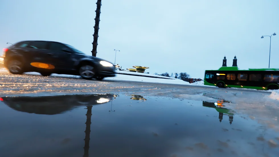 "Det bästa är att anpassa hastigheten, det är ju ändå vinter", säger Håkan Andersson. Arkivbild.