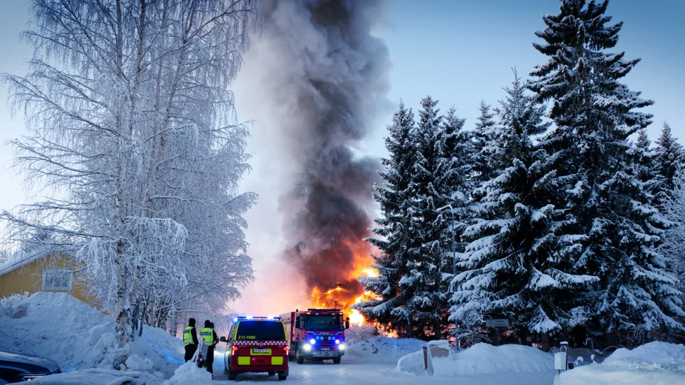 Under fredagsmorgonen utbröt en kraftig villabrand i Sjulnäs.