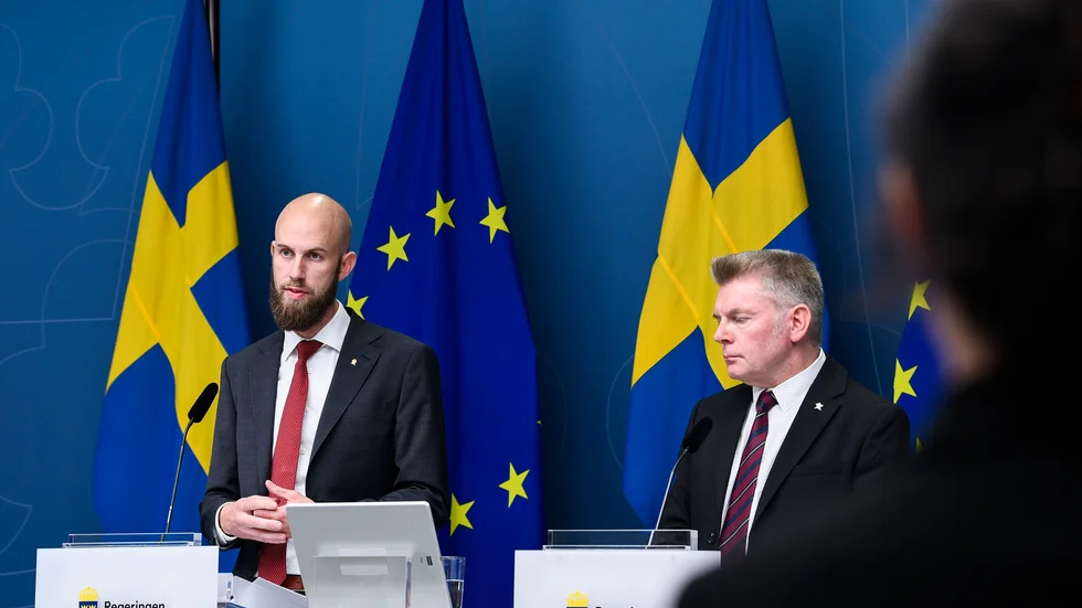 Ministern för civilt försvar Carl-Oskar Bohlin (M) och Magnus Hjort, vikarierande generaldirektör på myndigheten för psykologiskt försvar.