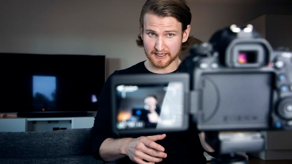 Jesper Sarri gör ett Youtube-inslag i veckan om aktier. Han berättar gärna om att det är svårt.