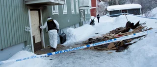 Polisens tekniker på plats efter branden