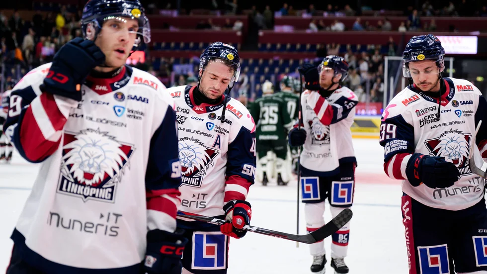 Linköpings Broc Little deppar efter förlusten i ishockeymatchen i SHL mellan Färjestad och Linköping.