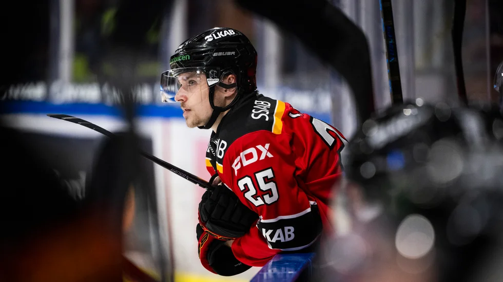 Luleås Patrik Zdrahal har bänkats av tränarna de senaste matcherna och nu sparkas han av Luleå.