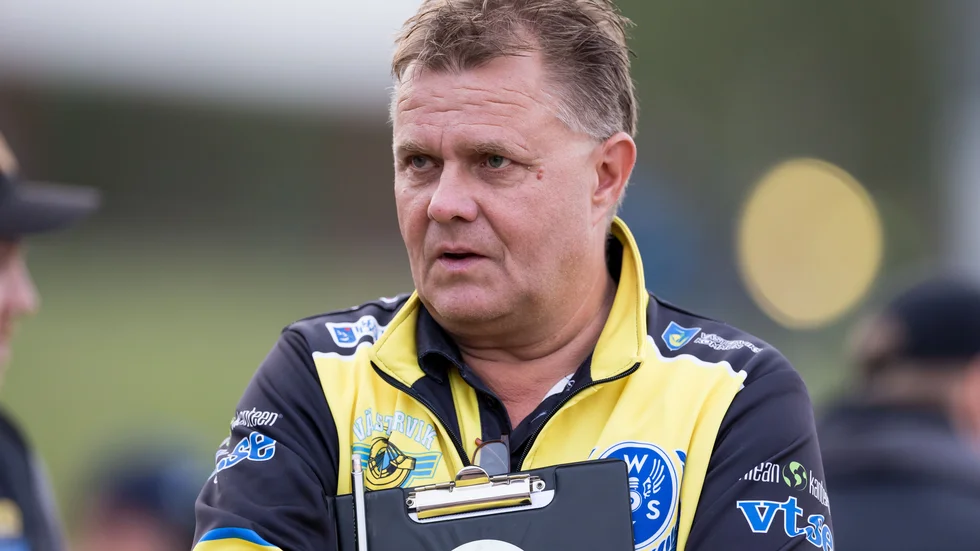 230926 Västerviks lagledare Morgan Andersson före final två mellan Dackarna och Västervik.