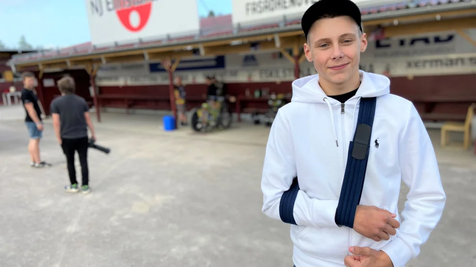 Anton Jansson, som varit med i de svenska ungdomslandslagen sedan 2019, är skadad och går en kamp mot klockan för att kunna åka EM.