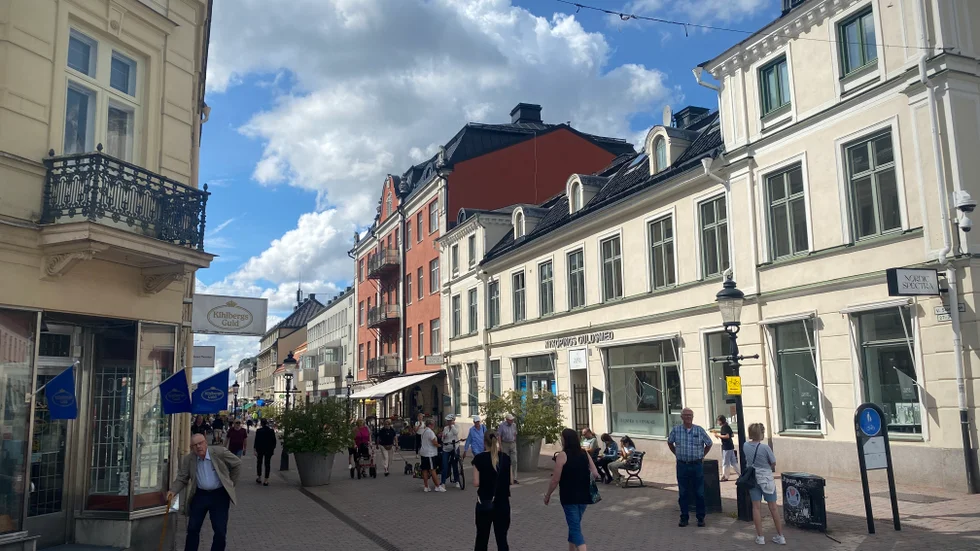 Vi vill göra centrum, inklusive våra torg, attraktiva året runt. Genom fler evenemang, uteserveringar och mötesplatser kan vi se till att människor vill vistas där oavsett årstid, skriver Ahmad Eid (M).