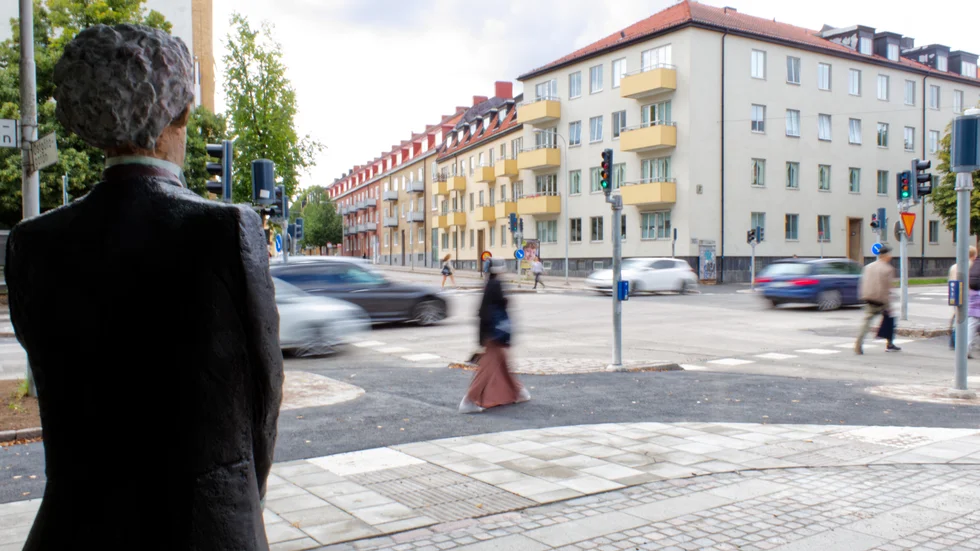 Vid lunchtid på måndagen var det full fart i korsningen som varit avstängd länge.