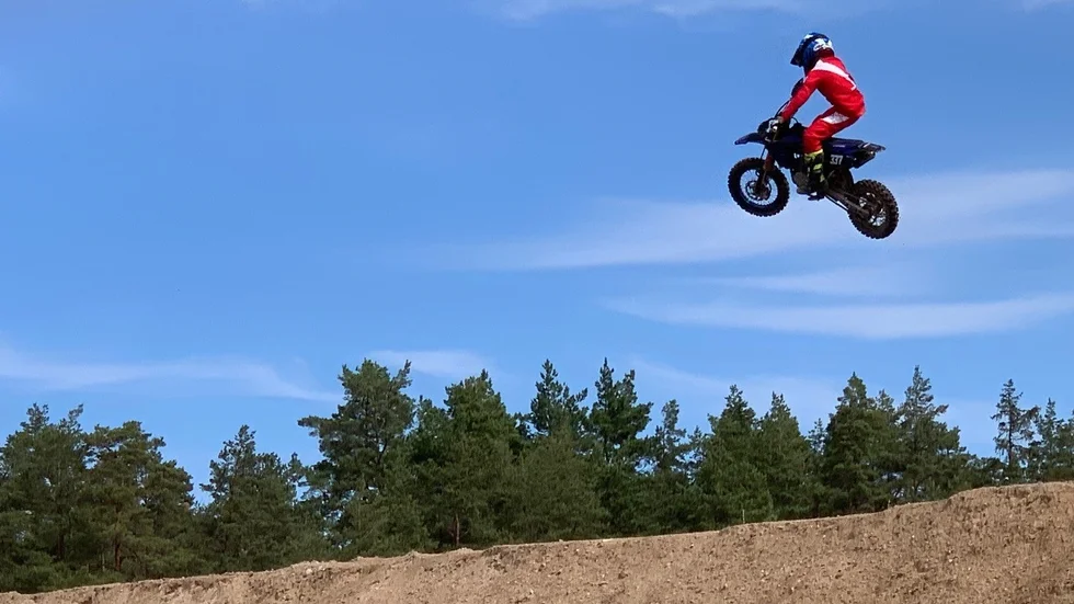 På lördagen kördes tävlingarna på sandbanan vid P18 och i morgon söndag gäller jordbanan vid Skogsholm.