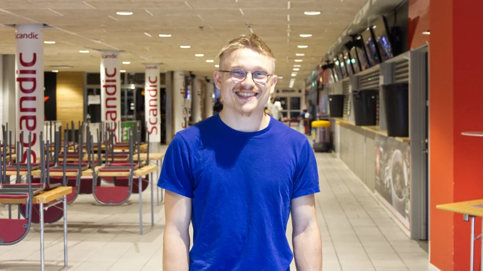 Tobias Enquist, projektledare nolleperioden. "Vi pluggar väldigt hårt när det kommer till utbildningen, men vi har också väldigt kul när vi gör såna här fåniga saker och får släppa loss", säger han angående rollspelet.