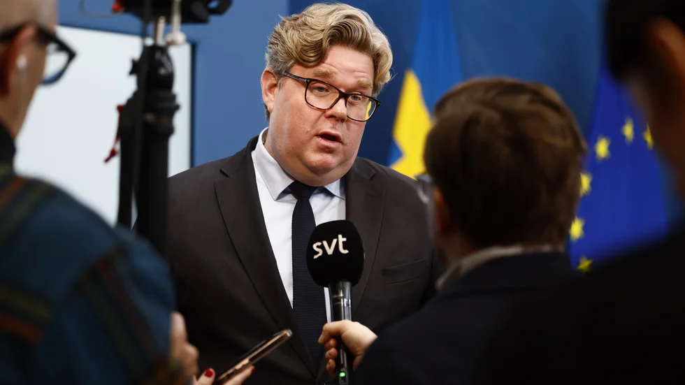 Justitieminister Gunnar Strömmer möter media efter att ha presenterat en lägesuppdatering av säkerhetsläget i Sverige.