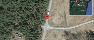 En lastbil och en personbil i olycka