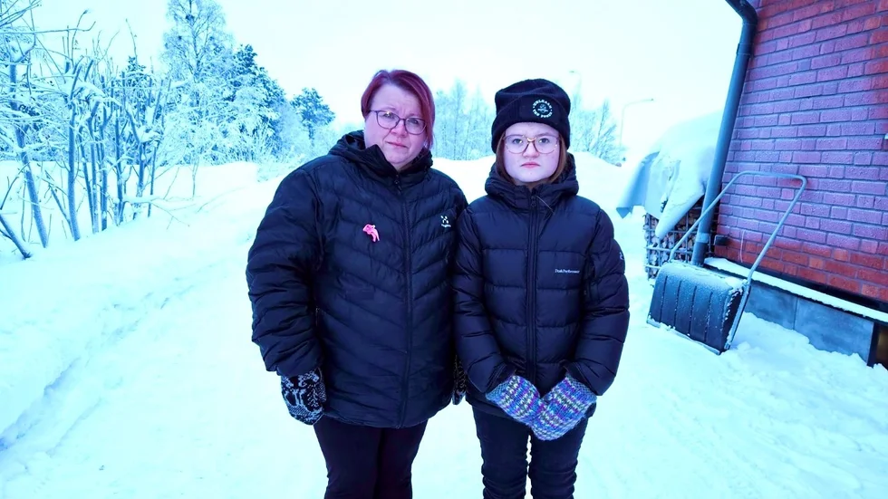 Marie Eriksson är bekymrad för dottern Sofia Eriksson, 13 år. När hon kommer in i Nya Raketskolan börjar näsan att rinna. "Det är jättejobbigt", säger Sofia.