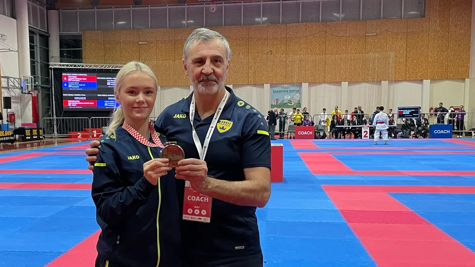 Tuva Westlund tillsammans med landslagscoachen Emilio Merayo.