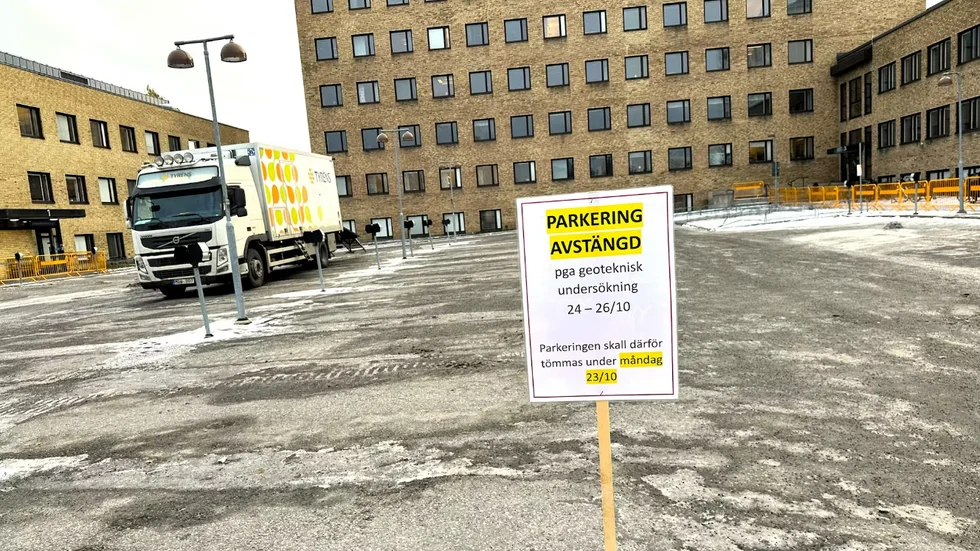 Det har varit omfattande sjuka hus-problem vid byggnaden där en nybyggnation nu planeras.