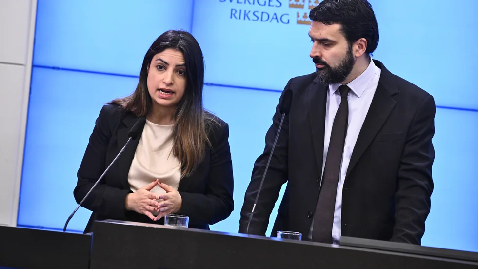 Vänsterpartiets partiledare Nooshi Dadgostar och ekonomiskpolitiska talesperson Ali Esbati.