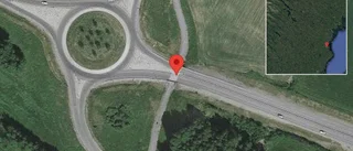 Fordon stillastående på väg 372 - stopp i ett körfält