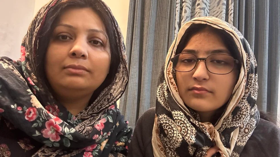 Om en och en halv månad är det ett år sedan Tahira och Duaa Masood utvisades från Gällivare och Sverige. Under senhösten drabbades Tahira av denghuefeber och var väldigt sjuk.